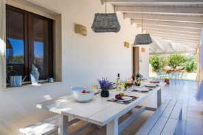 Outdoor dining - Villa Mincodda by Villa Plus (Carovigno)