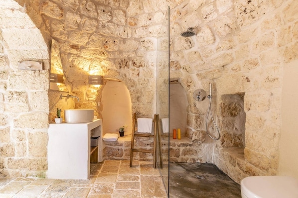 Hair dryer, towels - Villa Trullo Acquaro by Villa Plus (Ostuni)