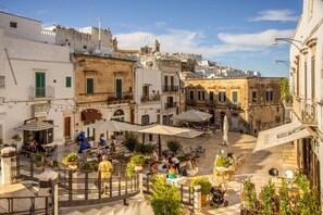 Outdoor dining - Villa Trullo Acquaro by Villa Plus (Ostuni)