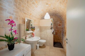 Sèche-cheveux, serviettes fournies