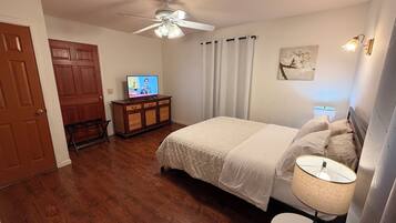 2 bedrooms, iron/ironing board, free WiFi, bed sheets