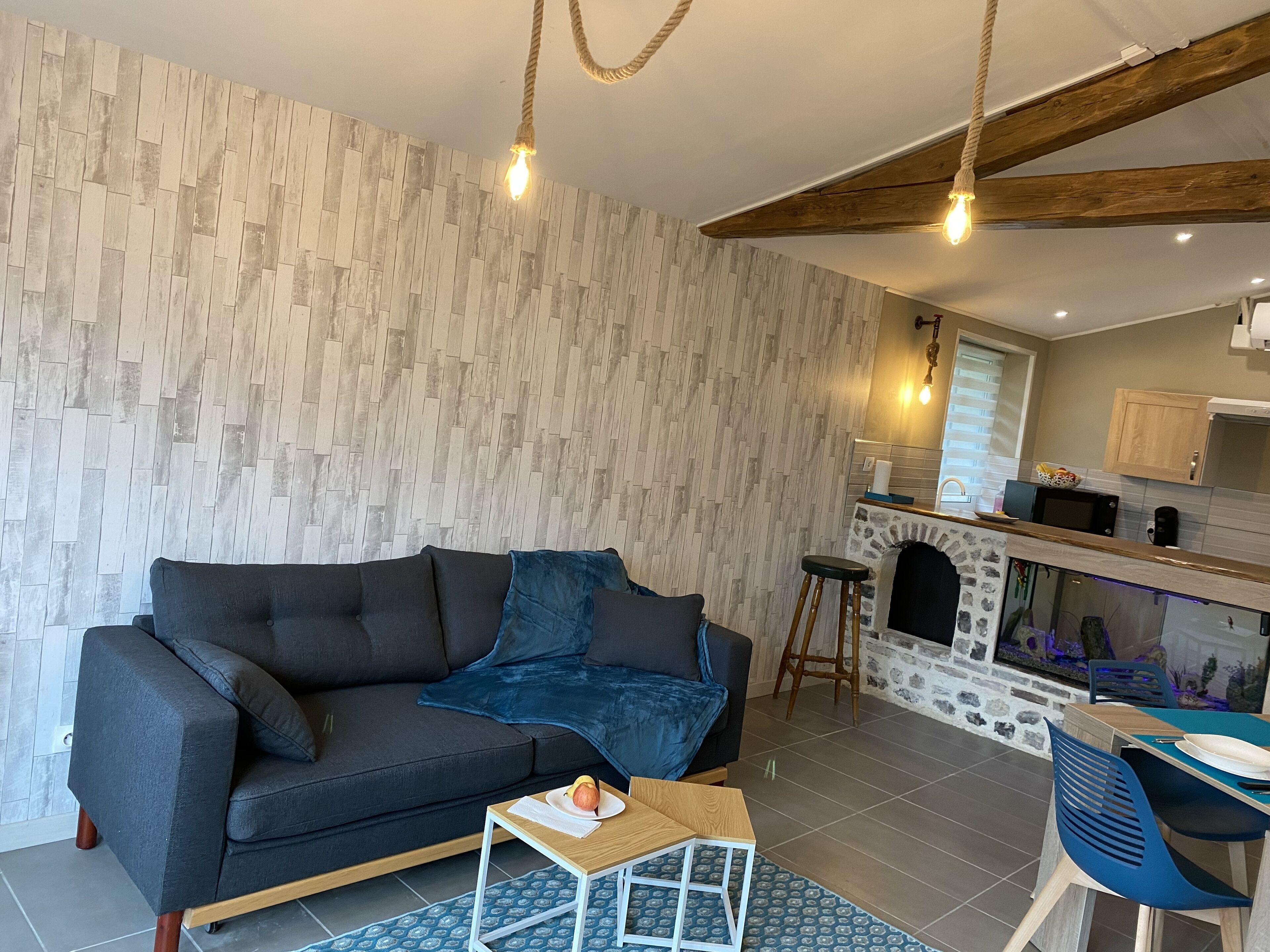 Smart TV, table tennis, stereo