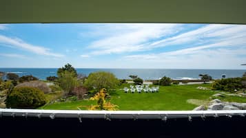 Ocean View Bungalow with Fireplace | Terrace/patio