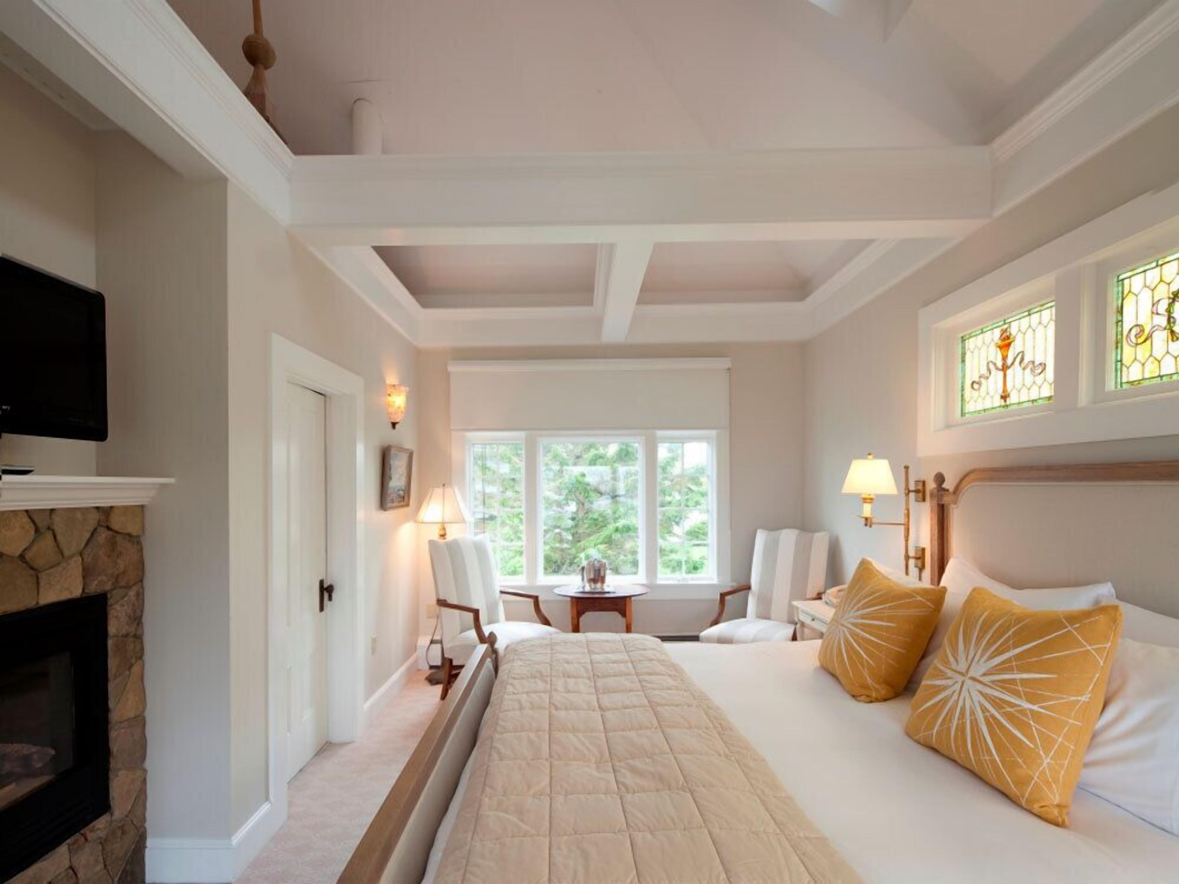 Room, 1 King Bed, Ocean View (Seacrest) | Iron/ironing board, free WiFi