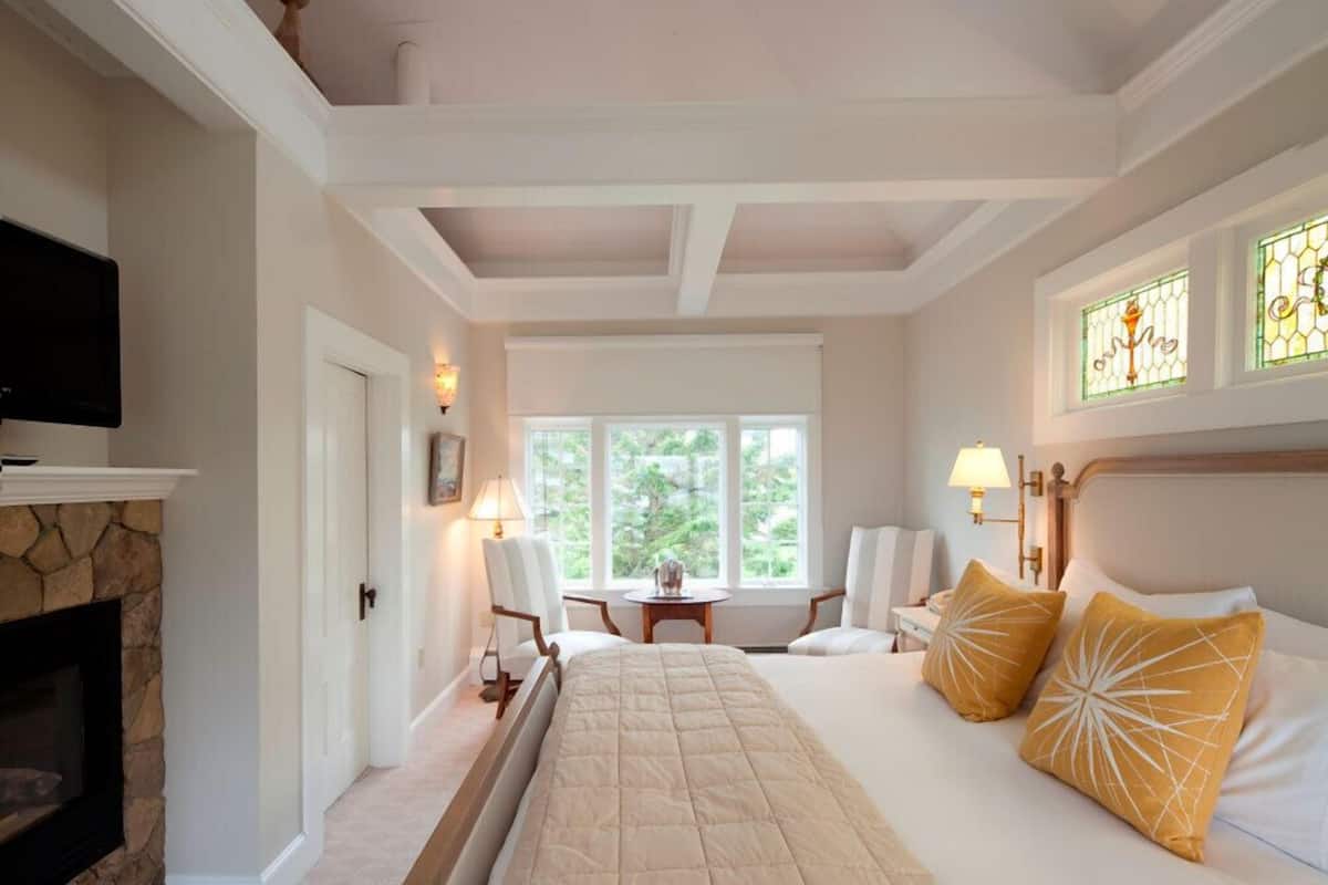 Room, 1 King Bed, Ocean View (Seacrest) | Iron/ironing board, free WiFi