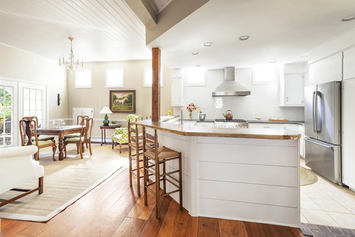 Cottage (Ivy) | Iron/ironing board, free WiFi