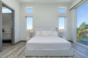 3 habitaciones, tabla de planchar con plancha y cuna de viaje 