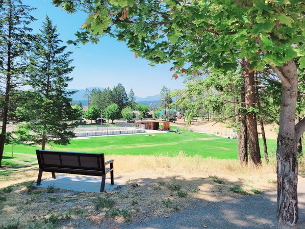 Área de juegos infantiles al aire libre