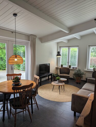 Beautiful detached house in an oasis of calm, close to beach and sea.