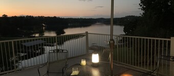 Lake Tuscaloosa Waterfront home with Amazing Views 4 bed 4 bath + Gameroom