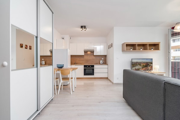 Apartment, 1 Bedroom, Balcony, Garden View | Living room