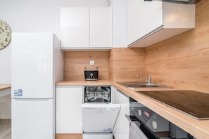 Apartment, 1 Bedroom, Balcony, Garden View | Private kitchen | Microwave, dishwasher, coffee/tea maker, electric kettle