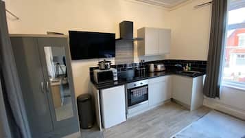 Apartment, Ensuite (Apartment 4 unit) | Shared kitchen
