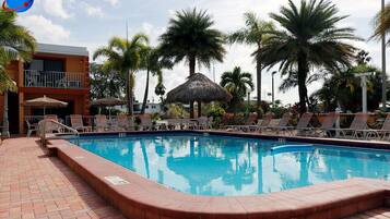 Een verwarmd zwembad