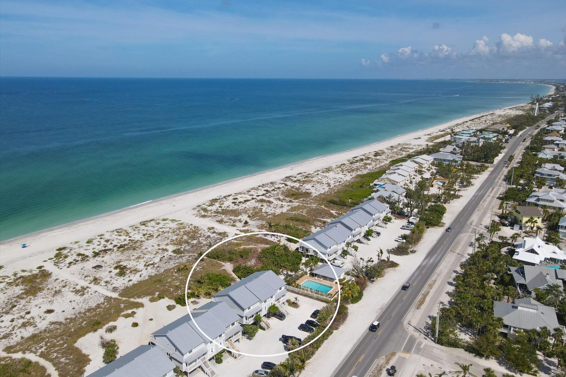 Sunsets at Sundown Colony ~ beachfront 2/2.5 condo with community pool