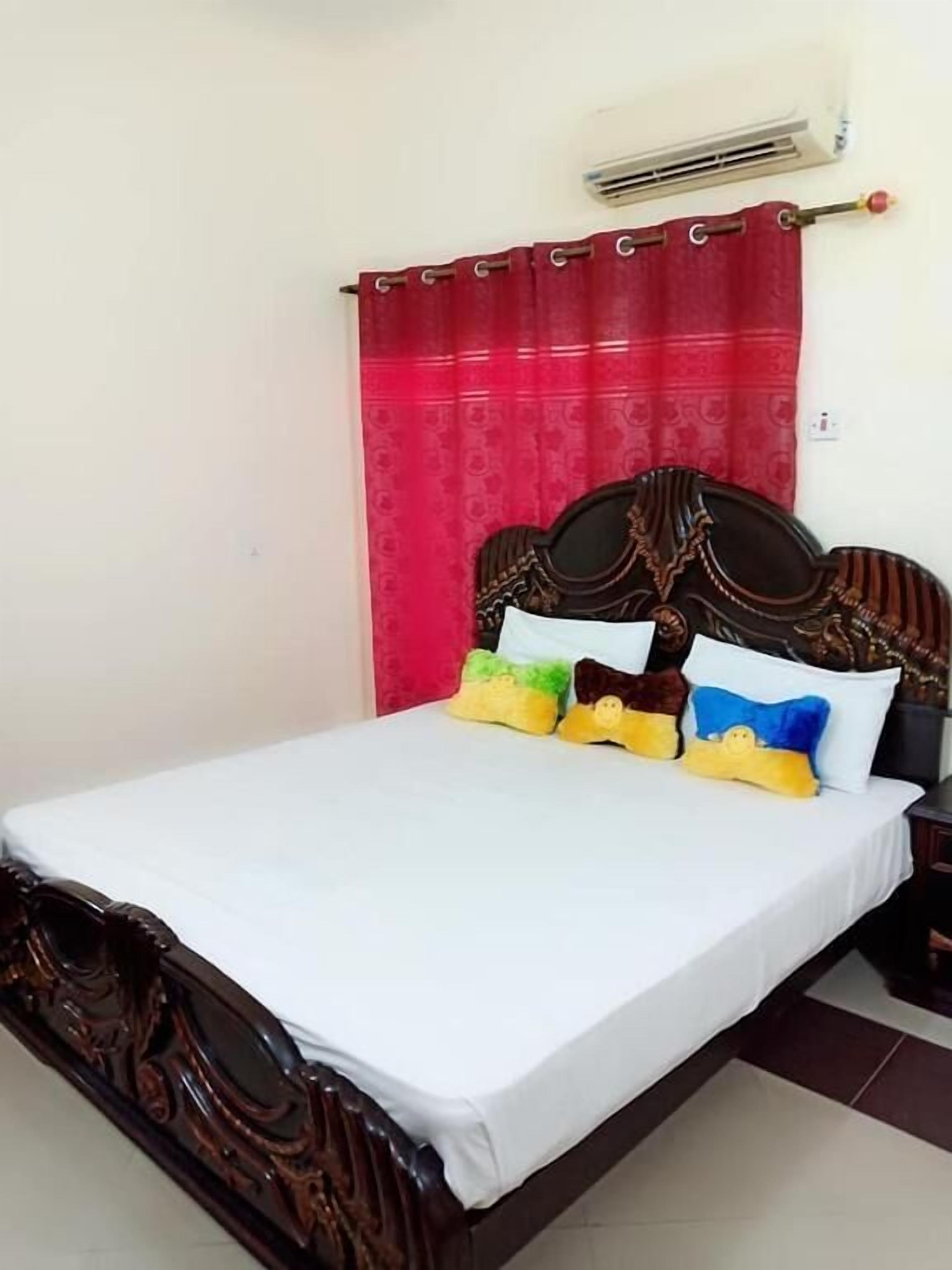 Standard Double Room | Iron/ironing board, free WiFi, bed sheets