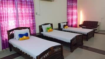 Standard Triple Room | Iron/ironing board, free WiFi, bed sheets