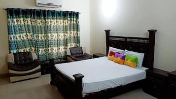 Standard Double Room | Iron/ironing board, free WiFi, bed sheets