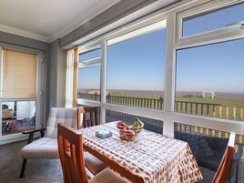 Cottage | Private kitchen | Fridge, dishwasher, electric kettle, toaster