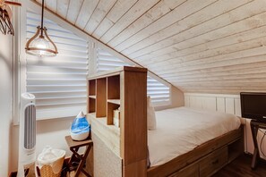 Condo (Wren At Vail) | 1 bedroom, free WiFi, alarm clocks