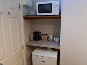 Standard-Doppelzimmer, mit Bad (Wheelgate) | Eigene Küche