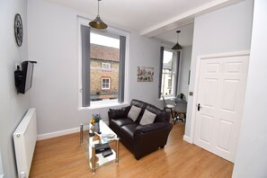 Superior Apartment, Ensuite (Yorkersgate) | Lounge - Malton Central Apartments (Malton)