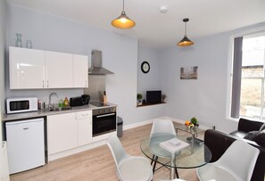 Shared kitchen - Malton Central Apartments (Malton)