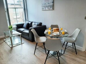 Deluxe Apartment, Ensuite (Castlegate) | Interior - Malton Central Apartments (Malton)