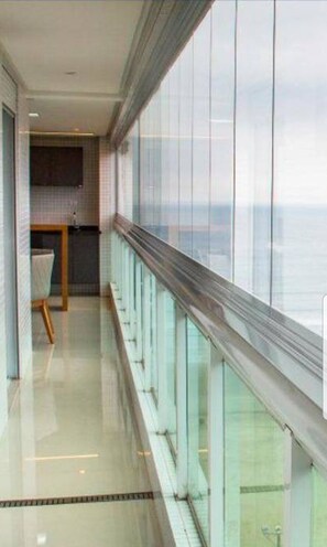 Interior - Apartment facing the sea, large and spacious, great location (Praia Grande)