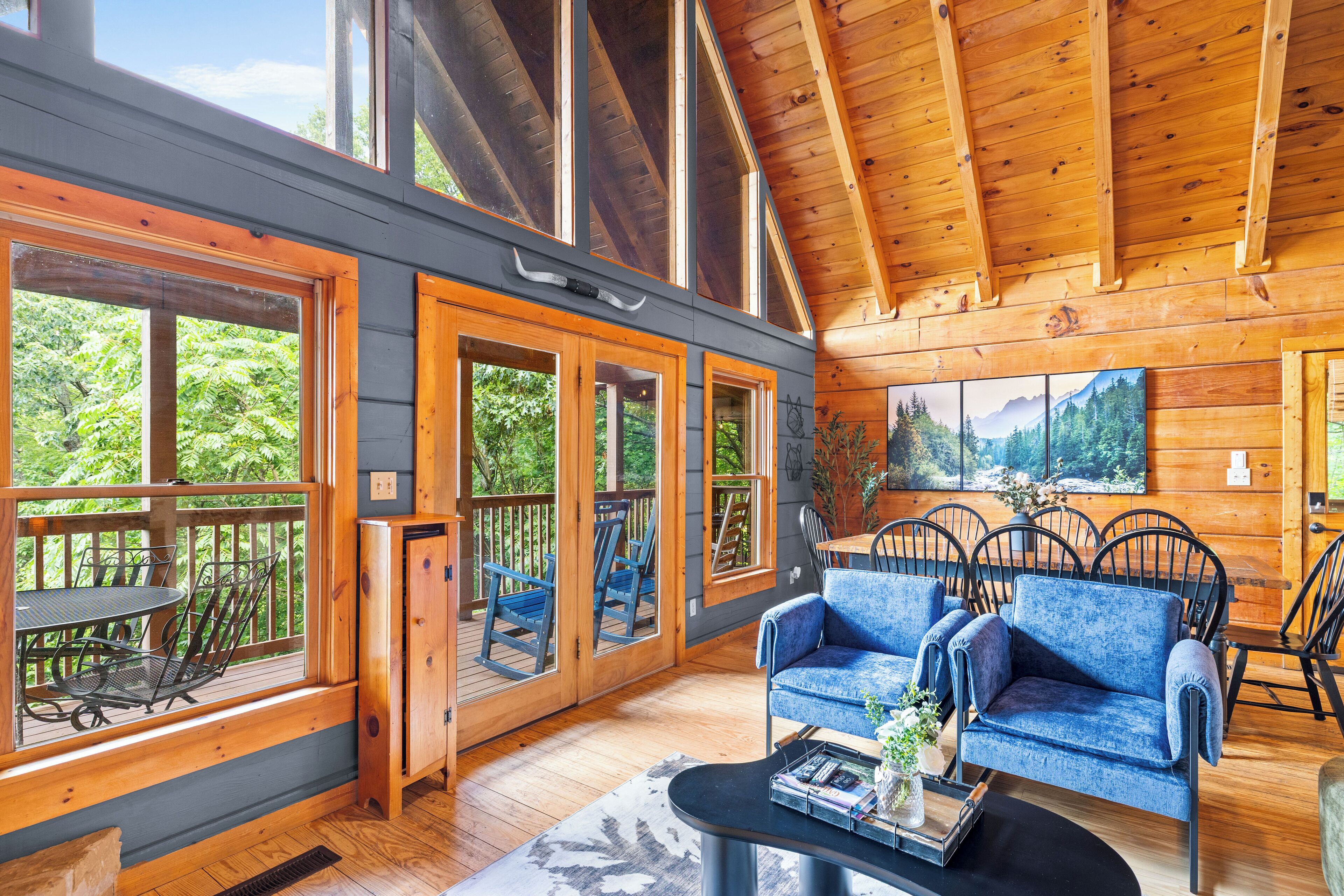 Smart-TV, Kamin, Videospiele, Tischtennisplatte