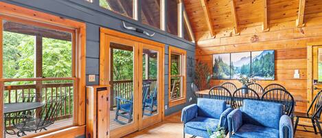 Smart-tv, pejs, videospil, bordtennisbord