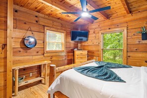 3 bedrooms, desk, iron/ironing board, free WiFi