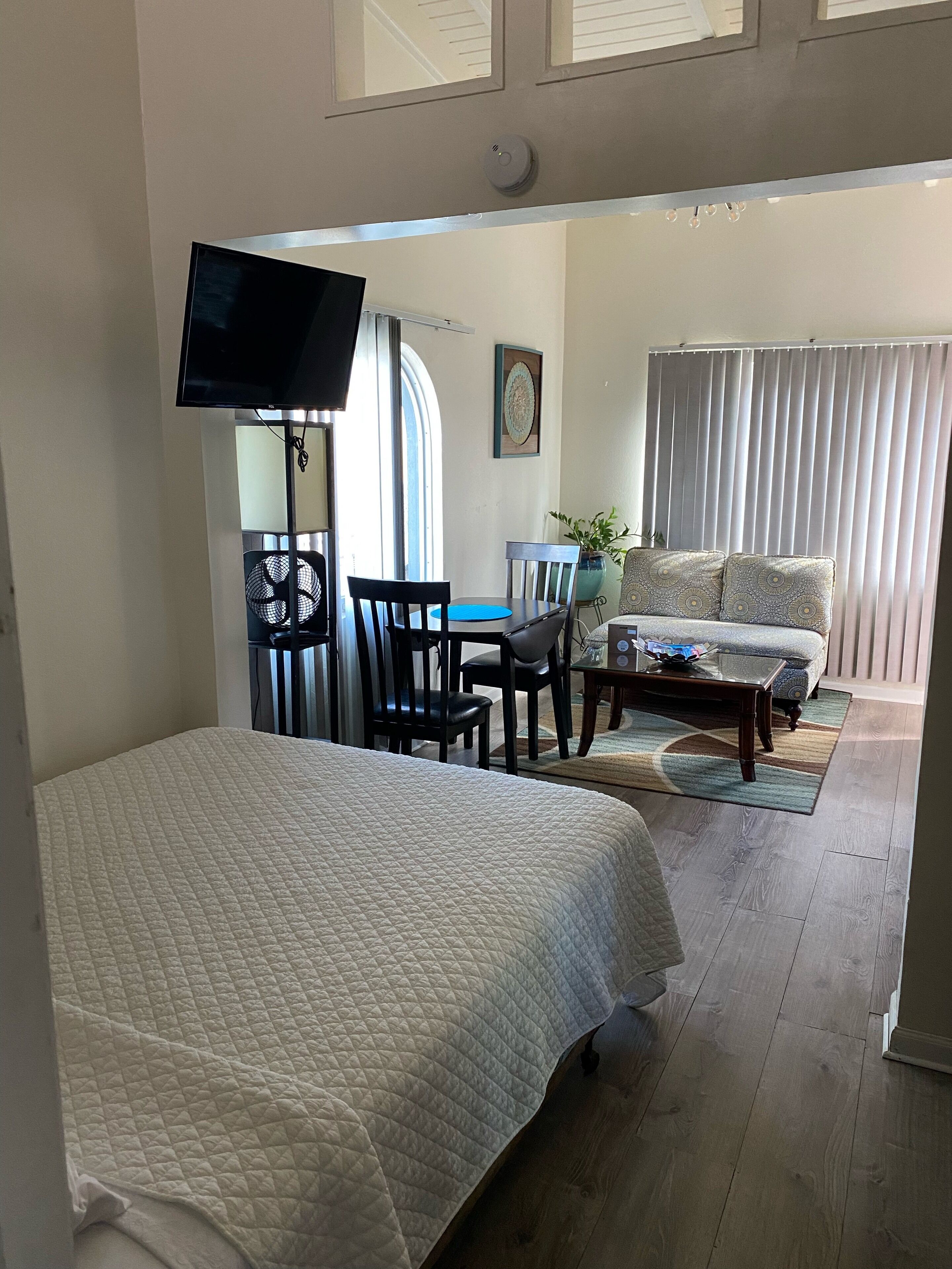 1 chambre, fer et planche à repasser, Wi-Fi gratuit, draps fournis