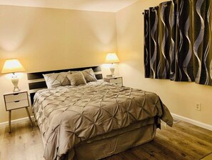 3 bedrooms, desk, iron/ironing board, free WiFi