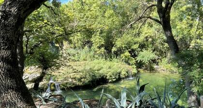Le Domaine de La Tuilerie - Gîte de Charme en Bord de Rivière Avec Piscine
