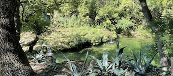 Le Domaine de La Tuilerie - Gîte de Charme en Bord de Rivière Avec Piscine