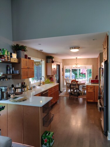 4+BR pet-friendly w/ hot tub & Stratton parking pass!