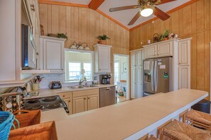 Lavastoviglie, macchina per tè/caffè, seggiolone