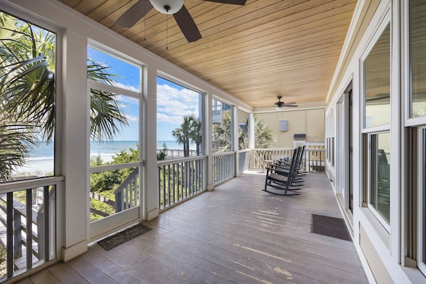 Terrace/patio - Fins to the Right - Oceanfront, 6 Bedrooms, Townhouse (Pawleys island)