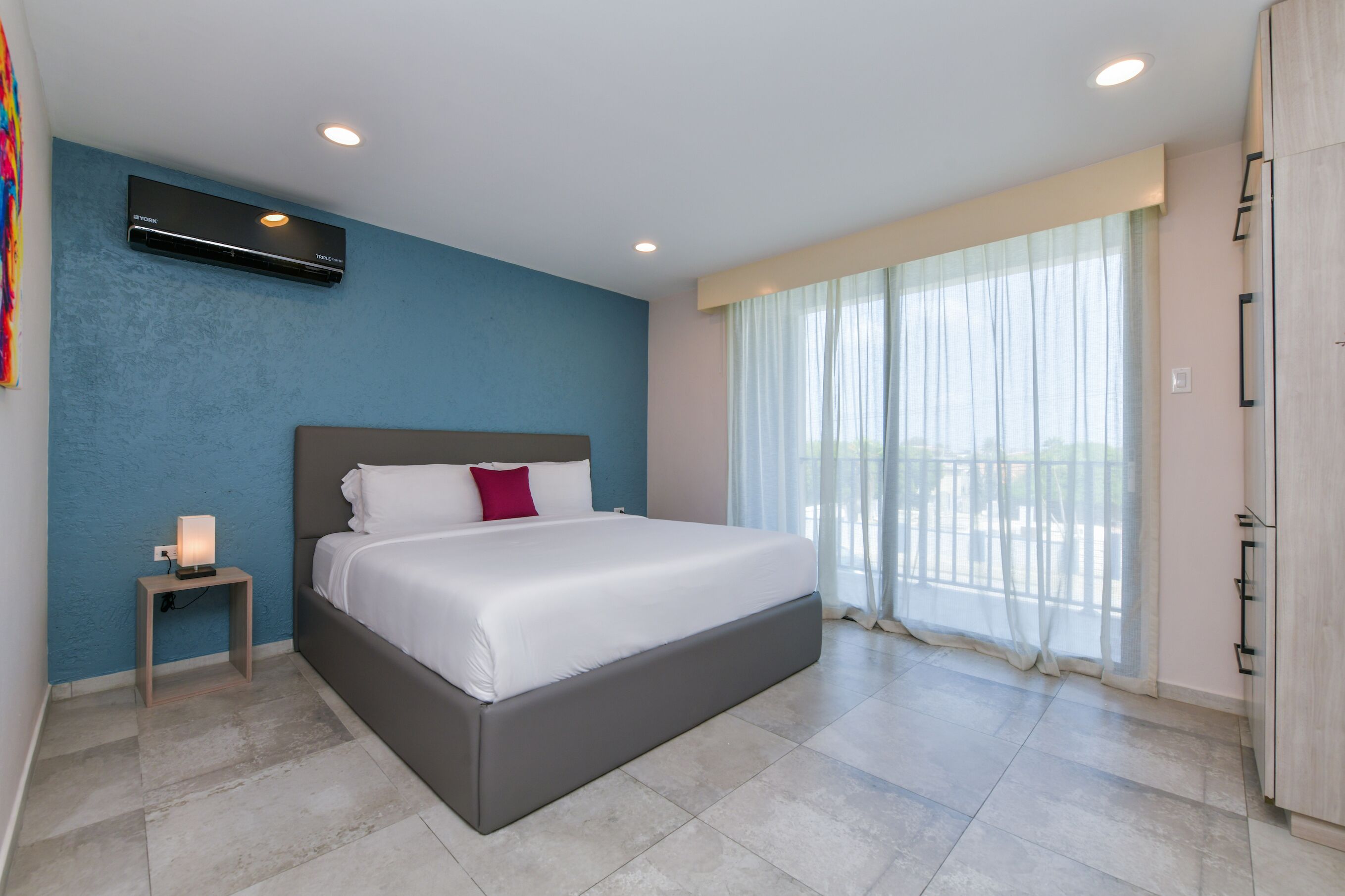 1 bedroom, in-room safe, iron/ironing board, WiFi (free)
