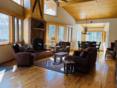 Mountain Chalet Tucked in Aspen Grove with Mountain Views