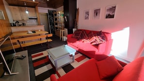 Télévision, cheminée, chaßne hi-fi
