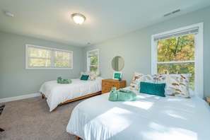 2 habitaciones, escritorio, tabla de planchar con plancha y wifi gratis 