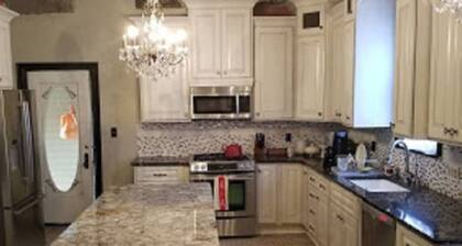 Historic Victorian Inn Wine Suite