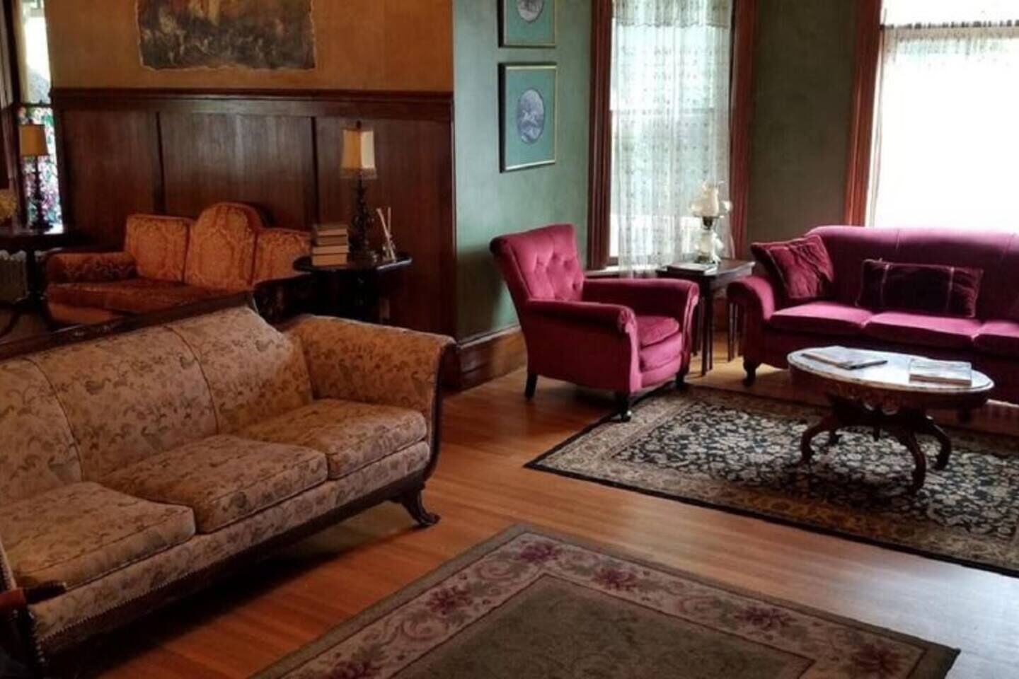 TV connectée, cheminée, jeux vidéo, lecteur de DVD