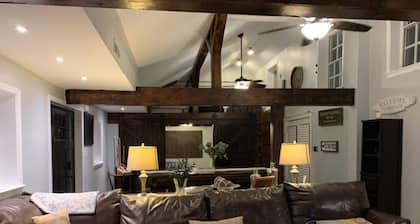 Pleasant Hills Farm Guest Cottage (Farm Stay just 20 mins to Washington DC)