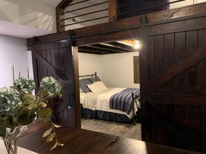 2 chambres, bureau, fer et planche à repasser, lit parapluie