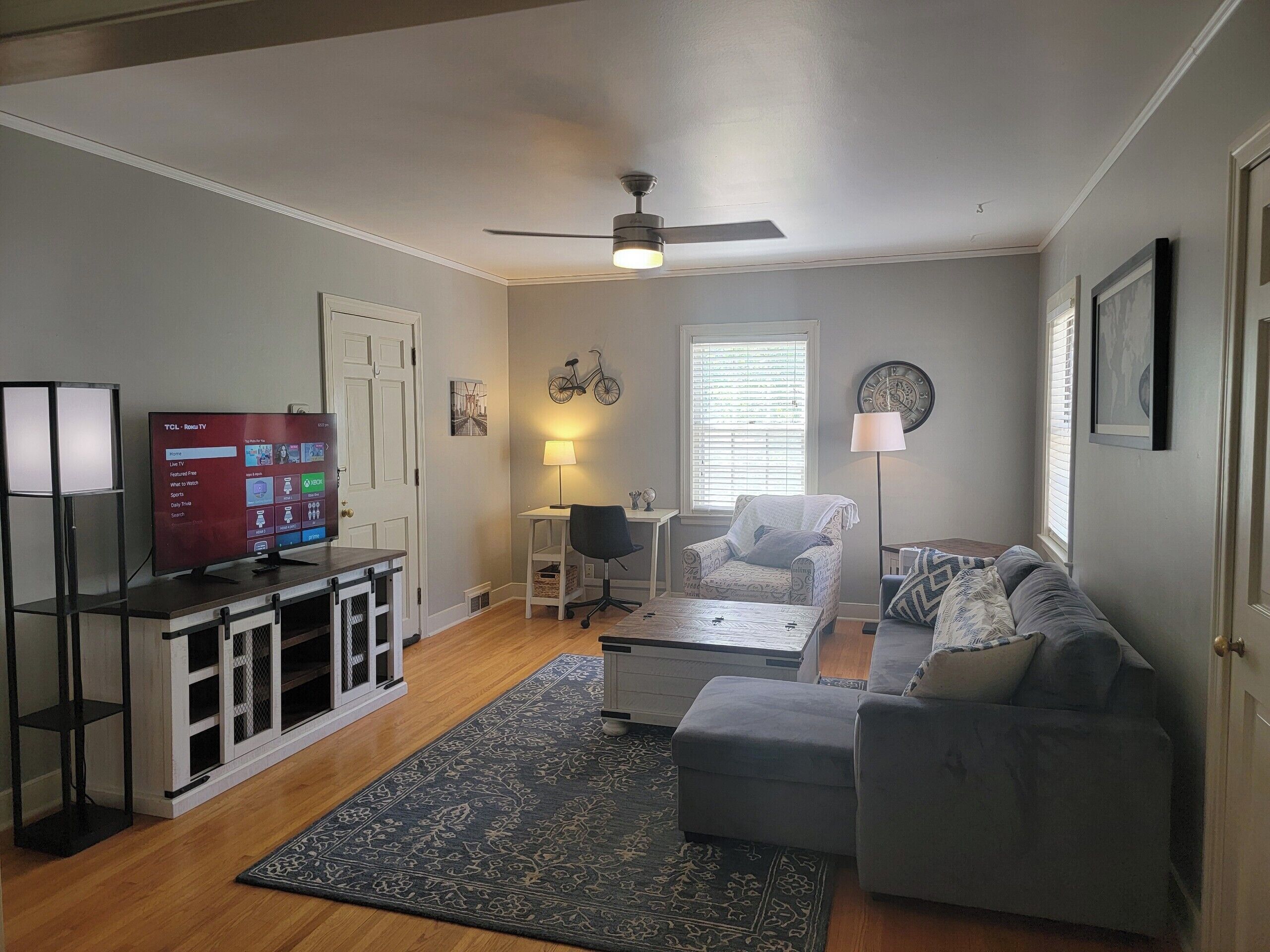 Smart-tv, videospil, dvd-afspiller, bøger