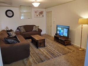 TV connectée, jeux vidéo, lecteur de DVD, livres
