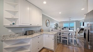 Dining - Condo#401 Overlooks Siesta Key Beach Entrance (Sarasota)